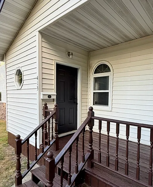 413 Johnson Ave N — Photo 1