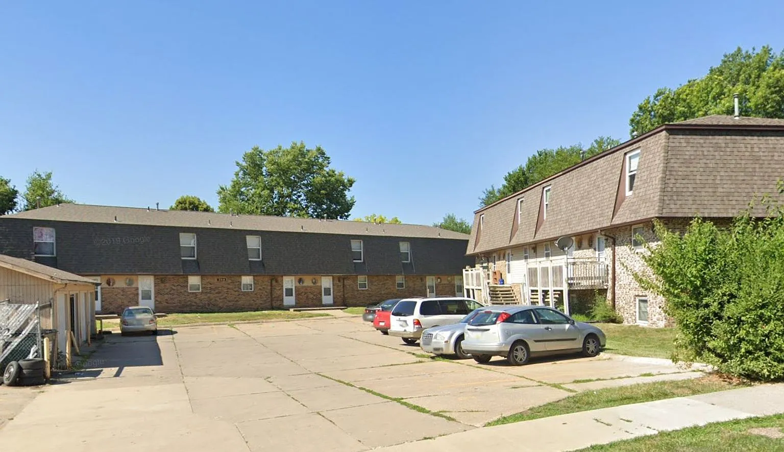 3 Bd Townhome — Photo 2