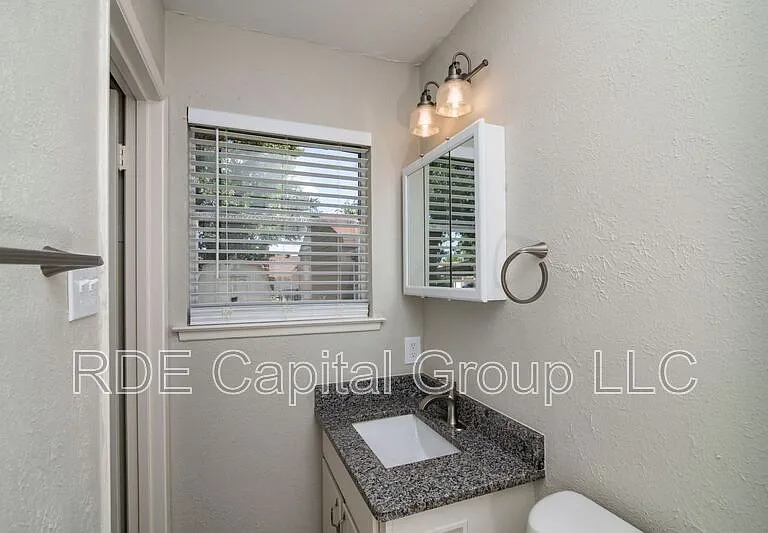 2726 Starcrest Ln — Photo 18