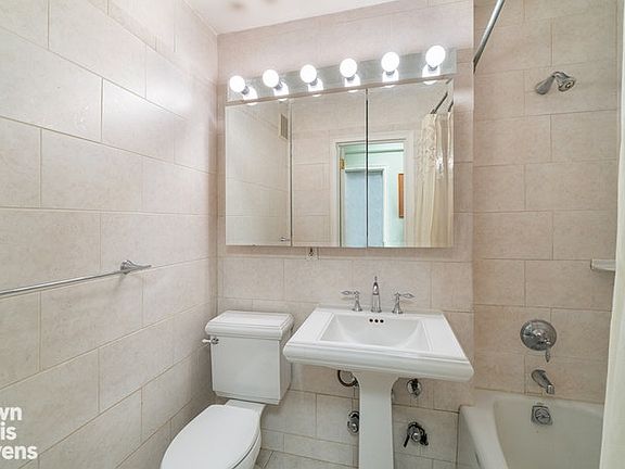 4th image of 50 Park Ave APT 14A