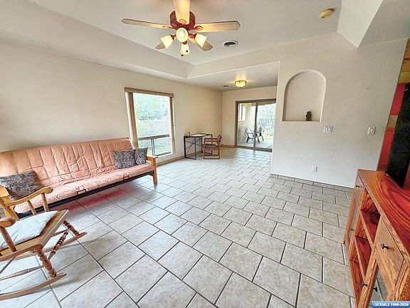 4th image of 401 Chavez Ln