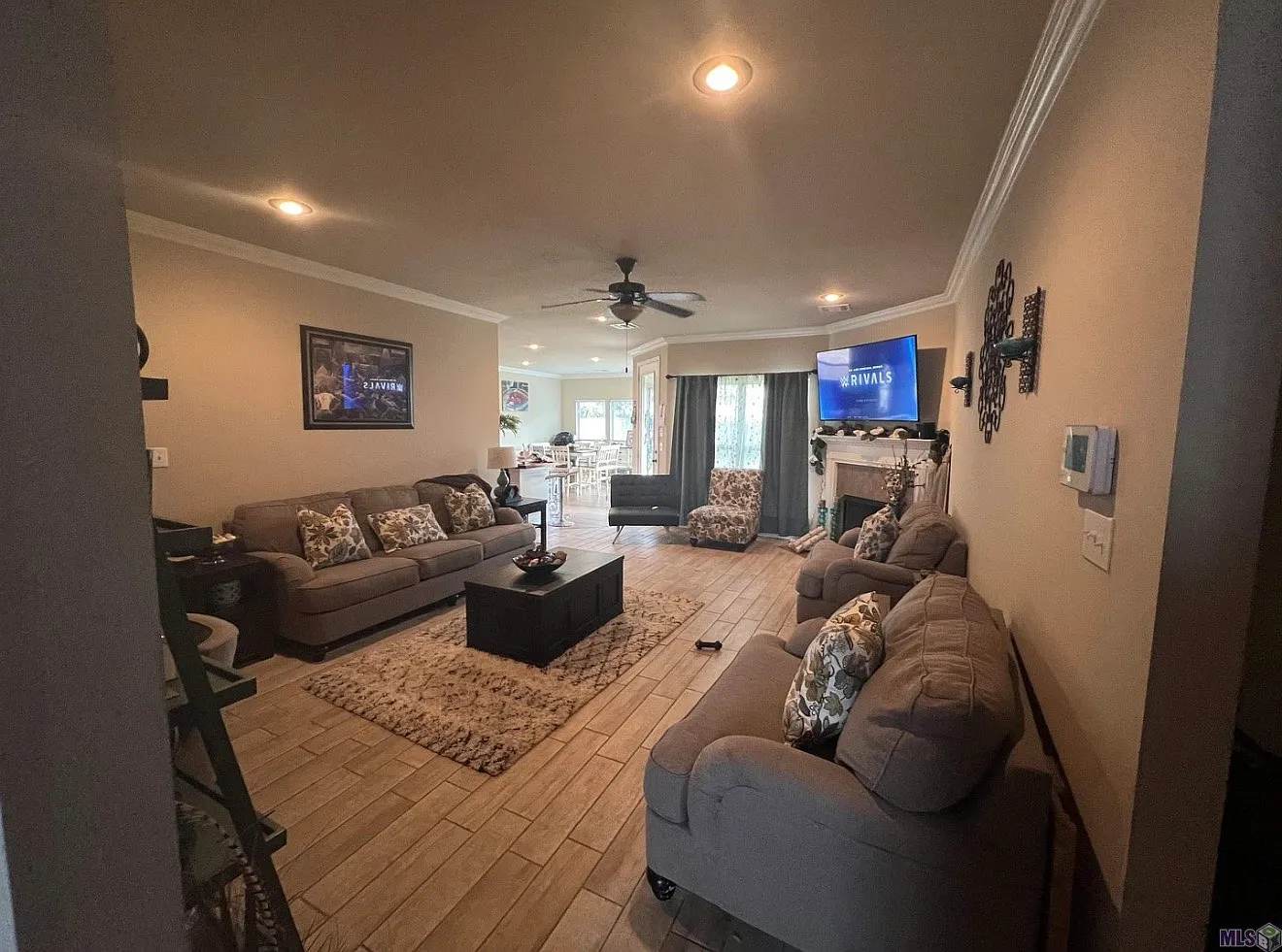 4 bed, 1946 sqft, $2,200 — Photo 3