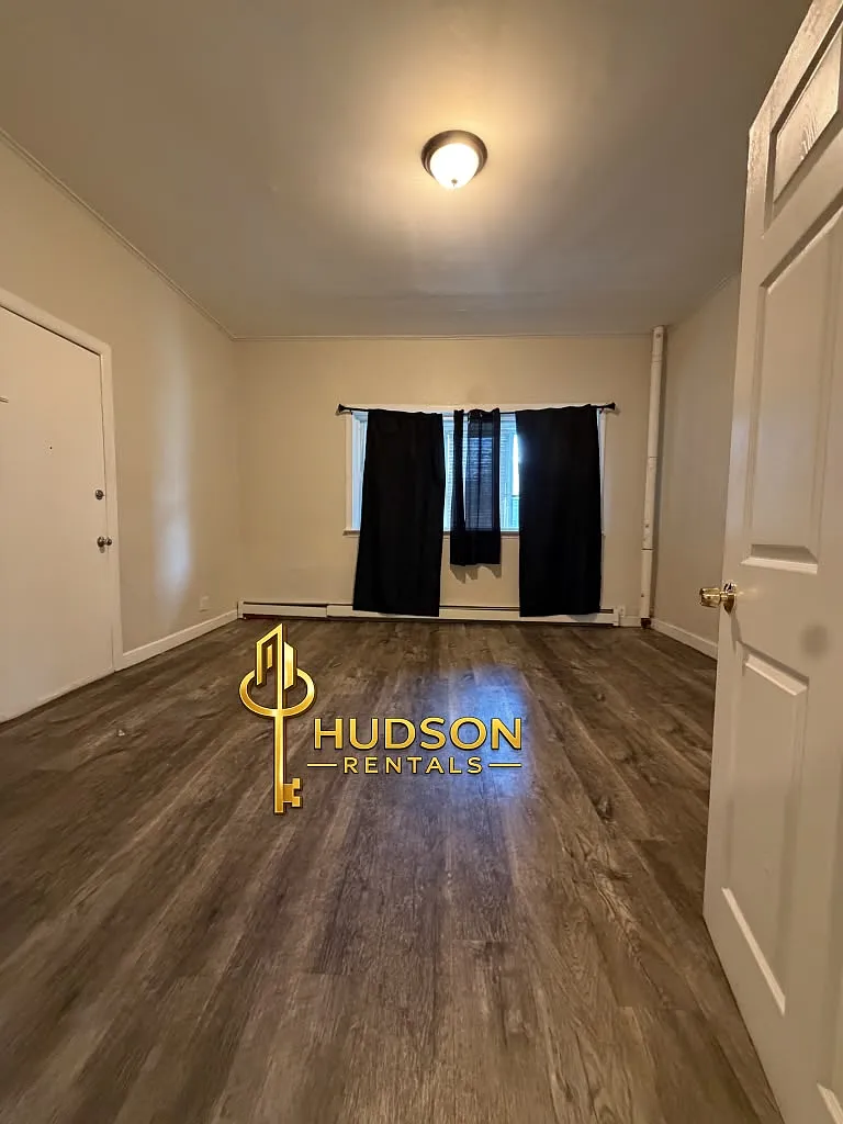 2 bed, 800 sqft, $1,850 — Photo 2