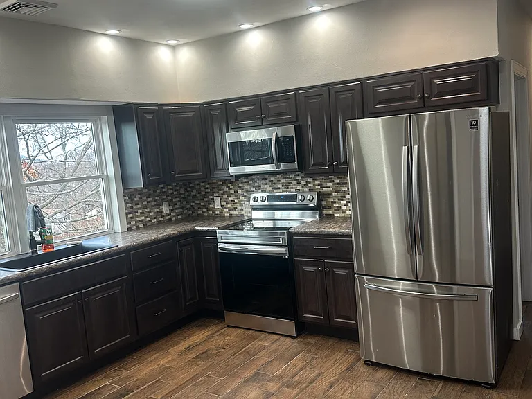 2209 Ash St — Photo 2