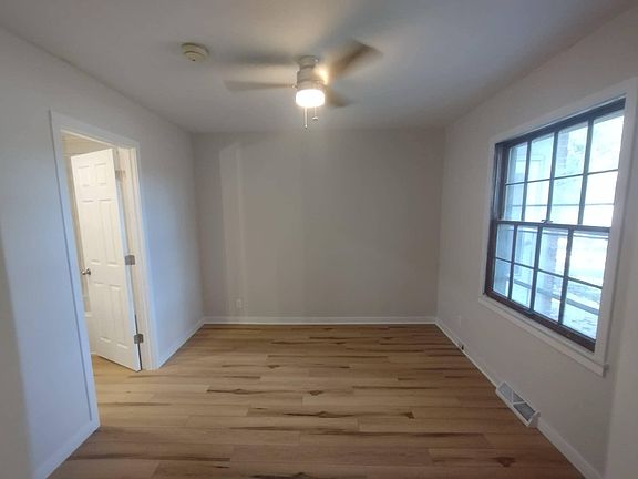 4th image of 3420 S Beaumont Ave #3