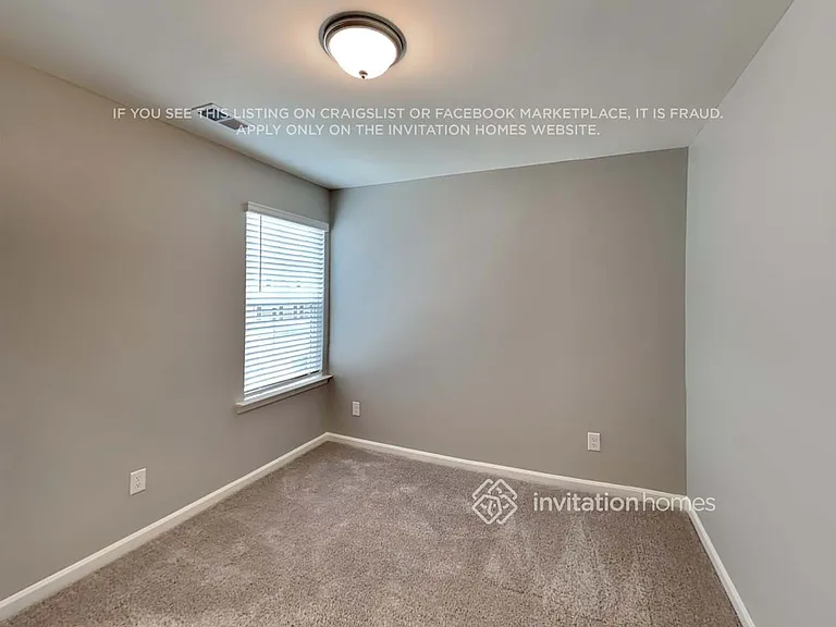 136 Webster Cir — Photo 16