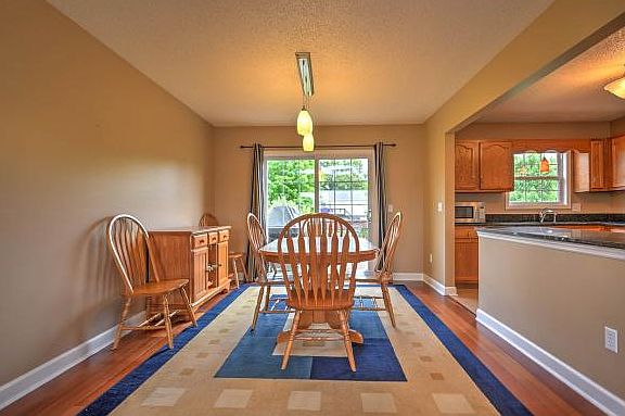 5th image of 300 Crystal Springs Cir