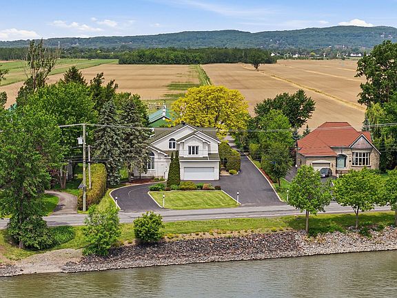 2nd image of 233 Chemin Du Richelieu