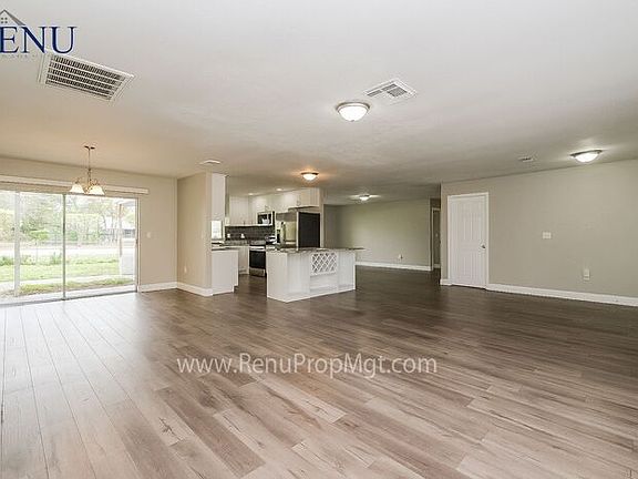 4th image of 13121 Sheridan Dr
