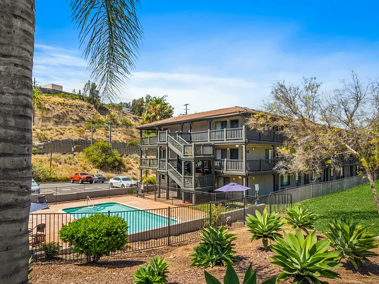 Vista Palms — Photo 6