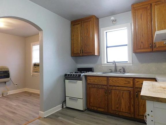 2nd image of 210 1/2 E Maple Ave APT 2