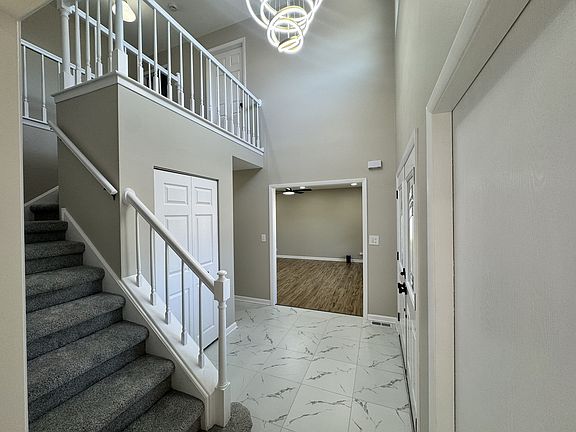 3rd image of 940 Tanglewood Dr