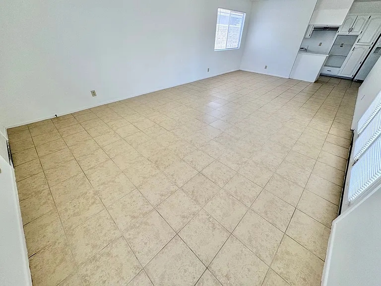 2913 Colanthe Ave — Photo 5