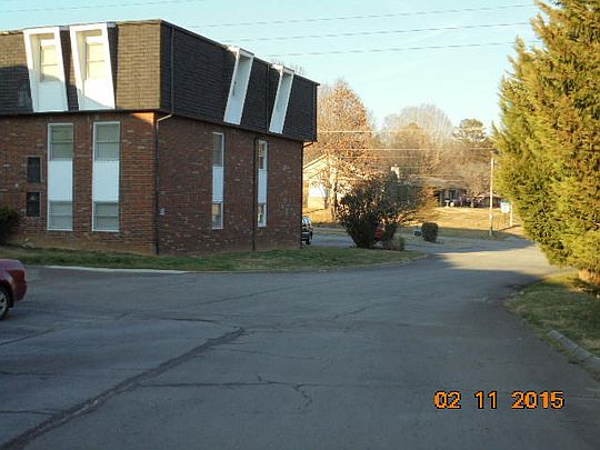 3rd image of 1625 Woodrow Dr APT 404