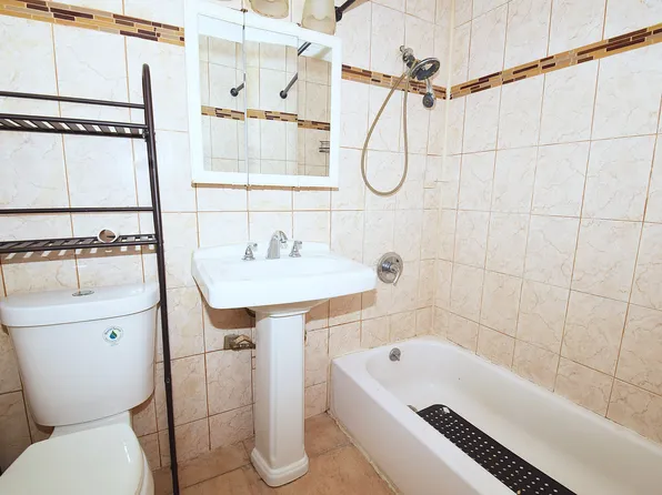 34-30 Corporal Kennedy Street image 17 of 19