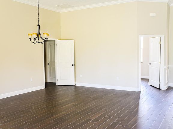 4th image of 803 Carlyle Ave SE