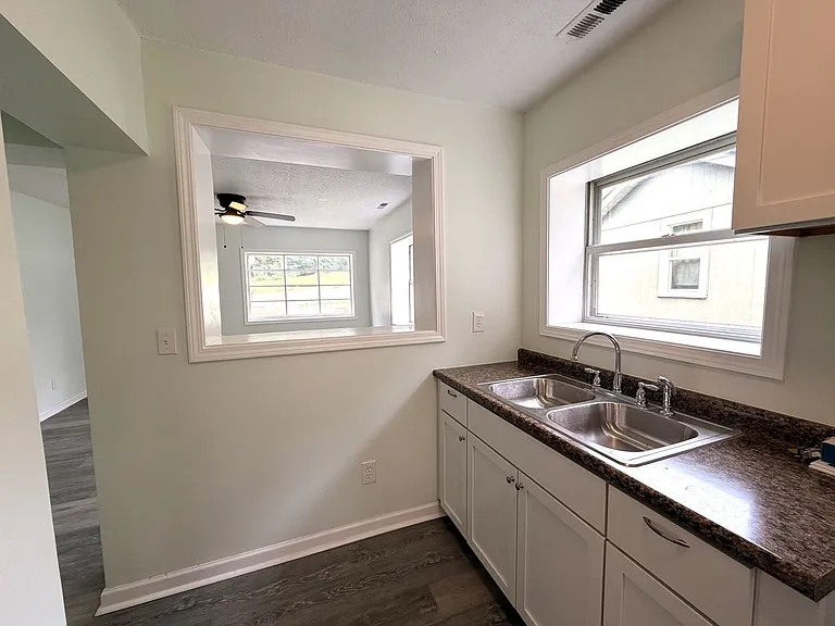 829 Capitol Blvd — Photo 7