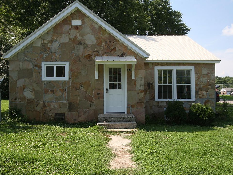 1st image of 300 Fairview St