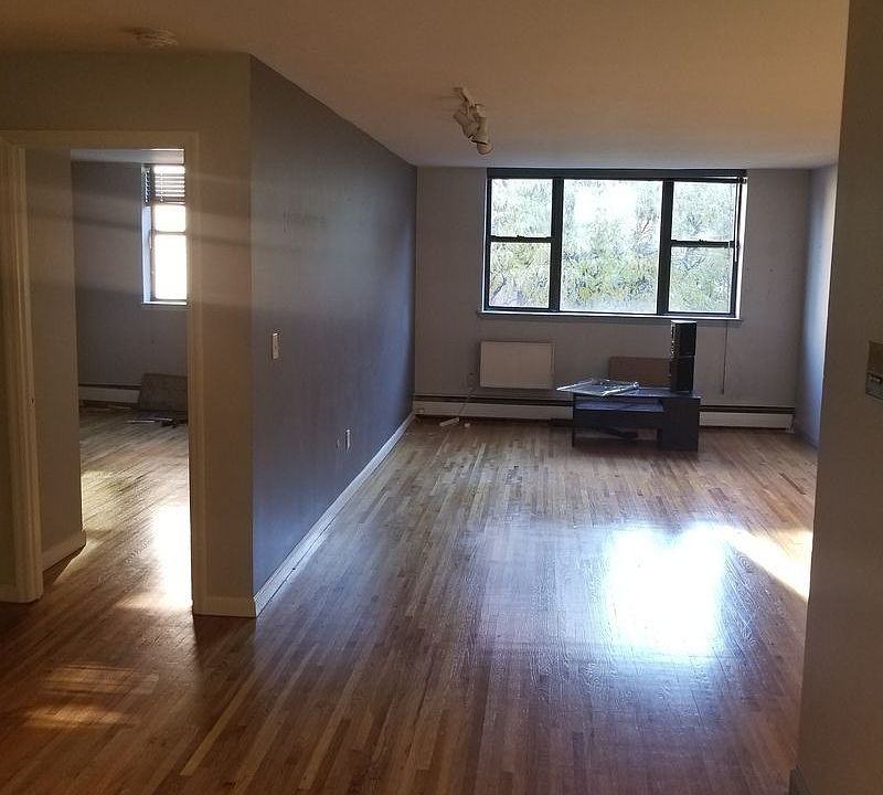 2nd image of 449 W 44th St APT 2J