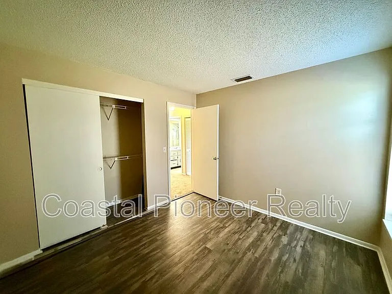 1301 Greenlea Dr — Photo 13