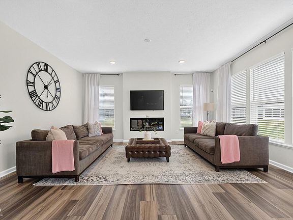 4th image of 12378 Rooster Ct