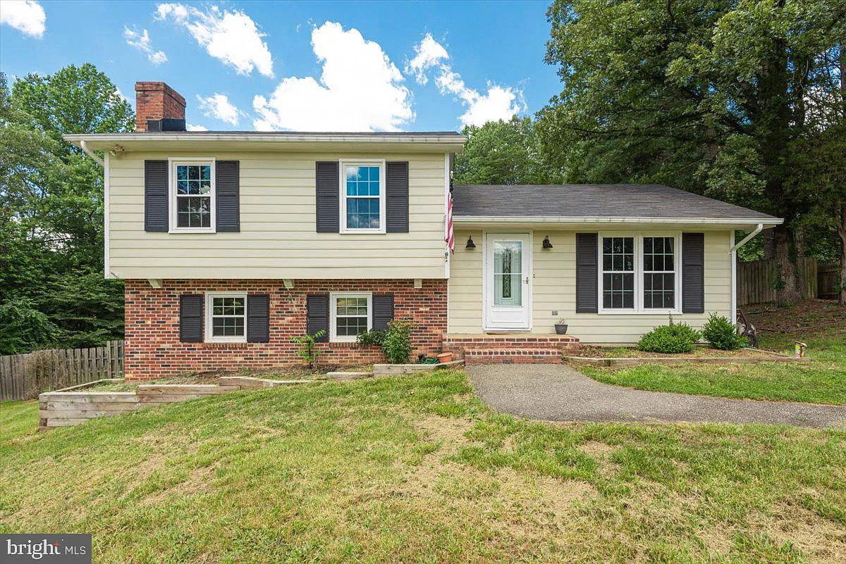 3 bed, 2.0 bath, 1552 sqft, $2,600 — Photo 1