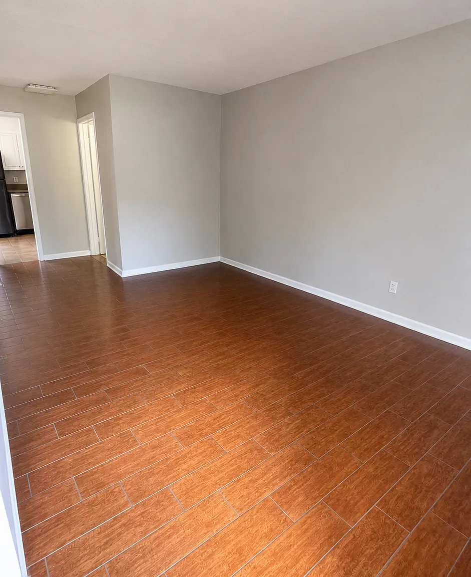 1307 W Meadowview Rd — Photo 2