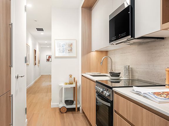 2nd image of 180 Pearl St #908