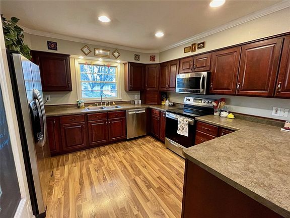 4th image of 1220 1st Avenue E