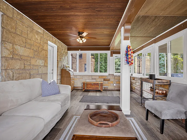 302 Lindsay Rd — Photo 23