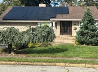 207 Maytime Dr, Jericho, NY 11753