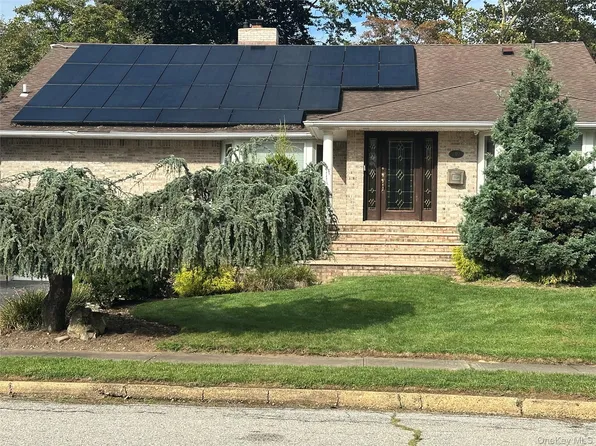 207 Maytime Dr, Jericho, NY 11753