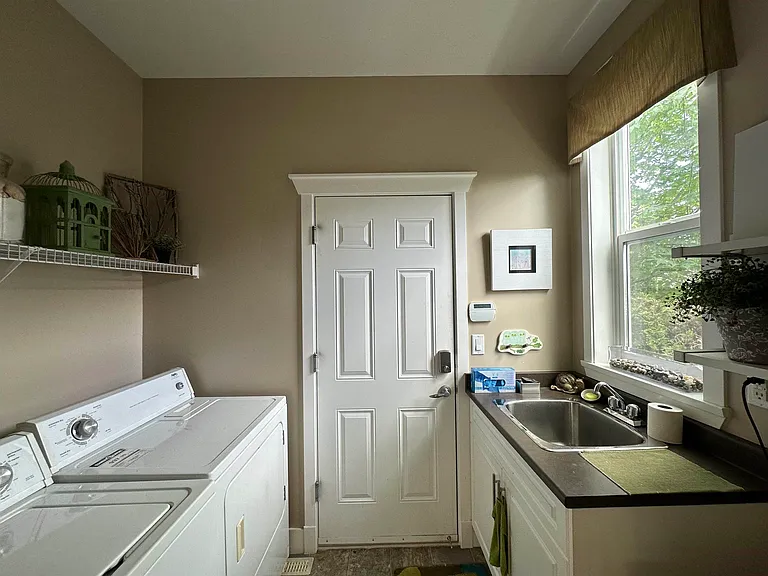 1342 Fifeshire St #MAIN HOUSE — Photo 7