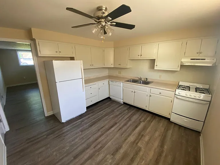 309-311 Robinhood Ln — Photo 4