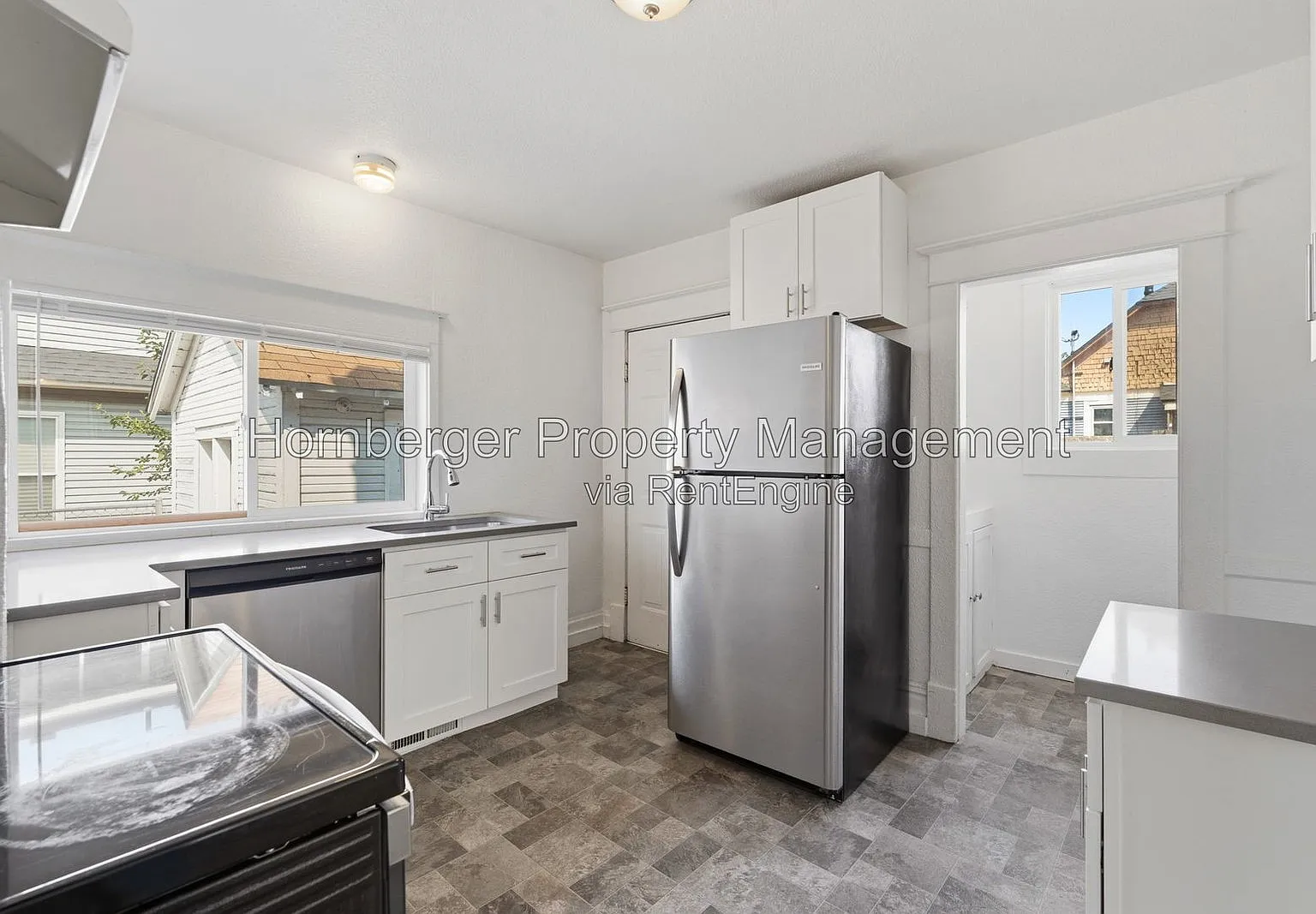 3 bed, 1.0 bath, 992 sqft, $1,545 — Photo 3