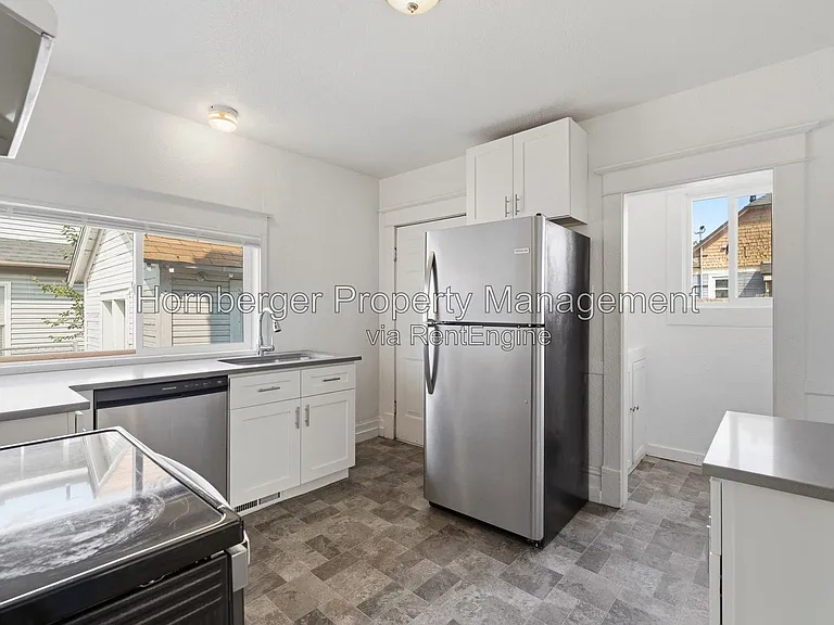 1622 W Mission Ave — Photo 3