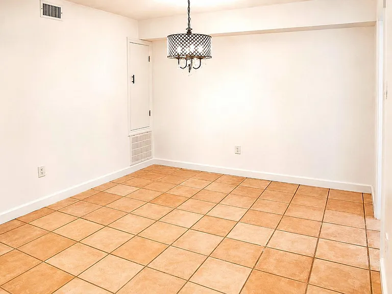 2744 Briarhurst Dr #31 — Photo 11