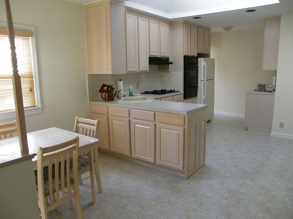 1st image of 180 Kinghorn St