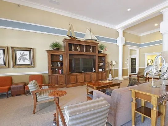 Aquamarine Apartments — Photo 4
