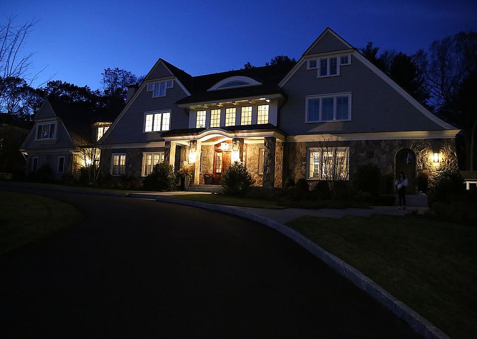 2nd image of 25 Hutter Ridge Rd