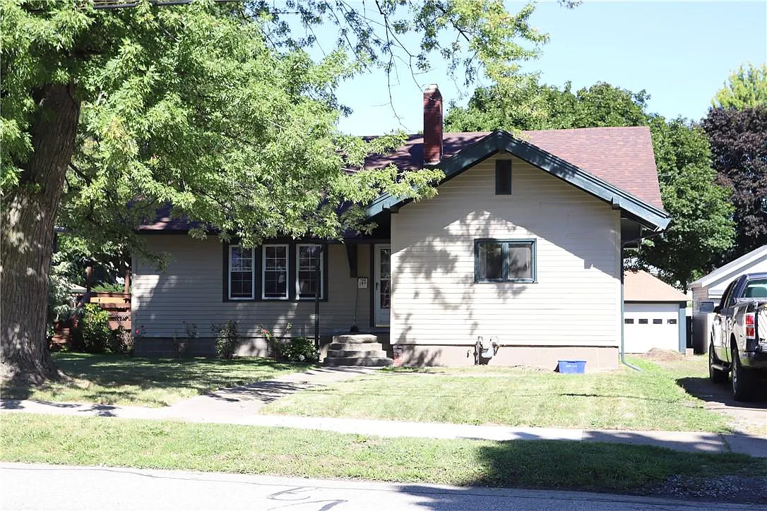 146 E Main St photo 1