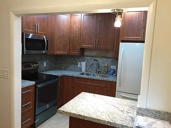 2nd image of 500 Mendoza Ave