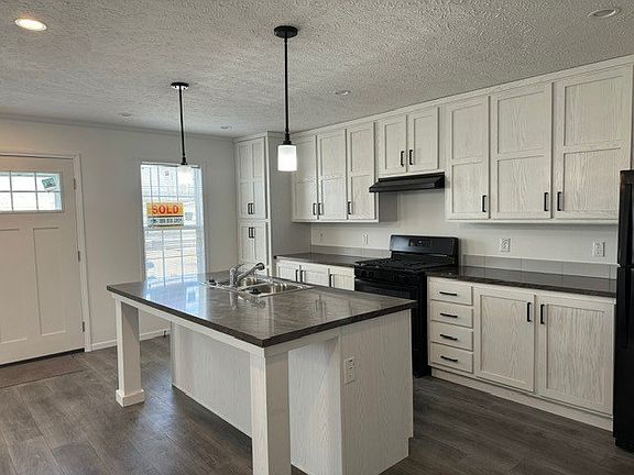 2nd image of 88 Suzanne Blvd #88