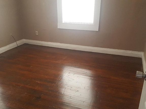 5th image of 3068 Manhattan Ave