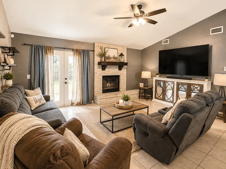 4908 Bayberry Dr — Photo 3