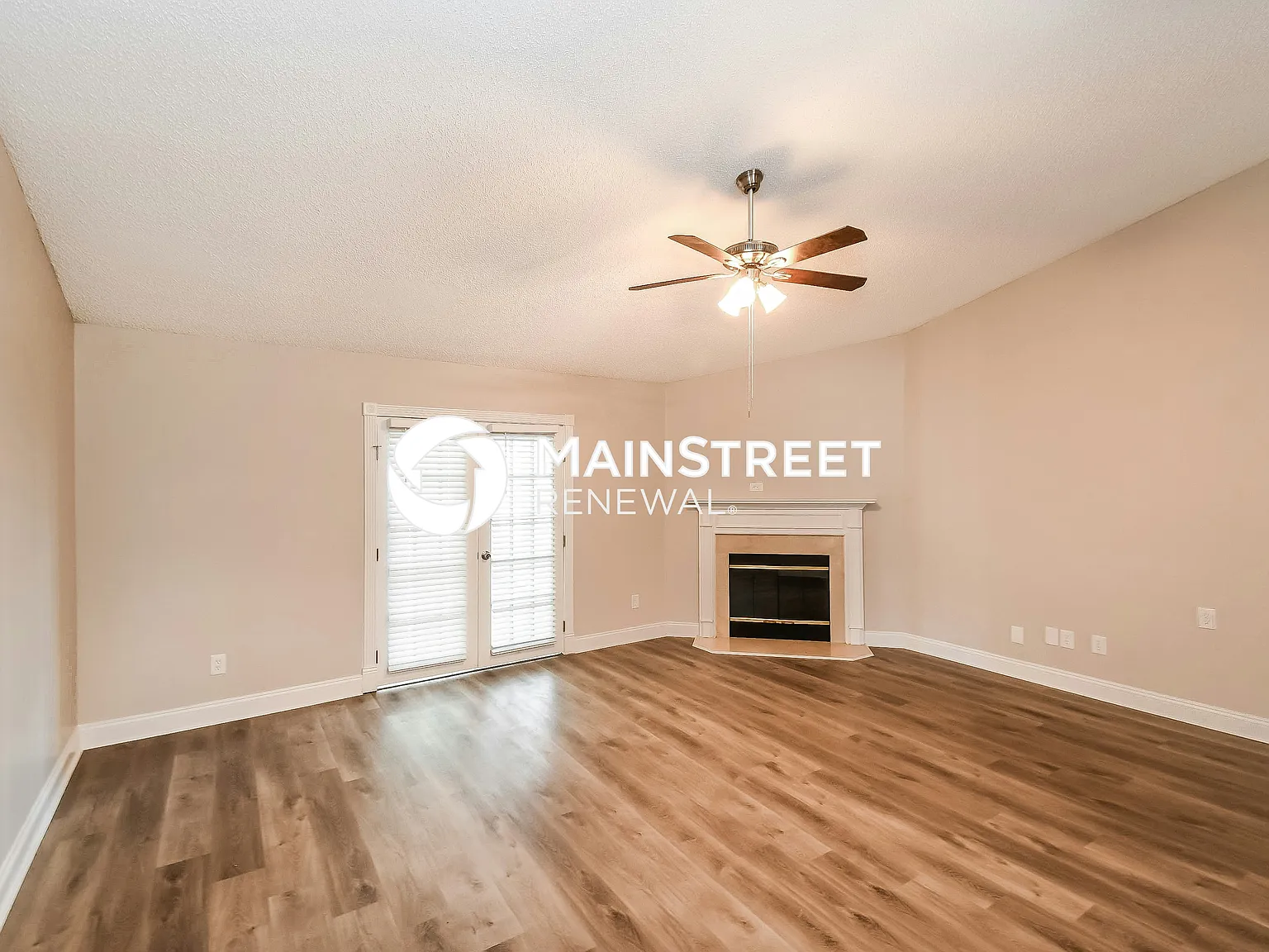 576 Thornberry Rd — Photo 2