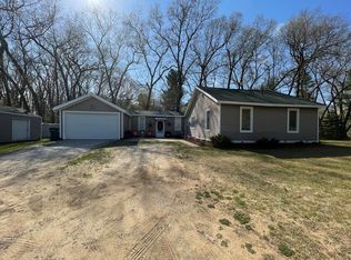 1093 E Giles Rd, Muskegon, MI 49445