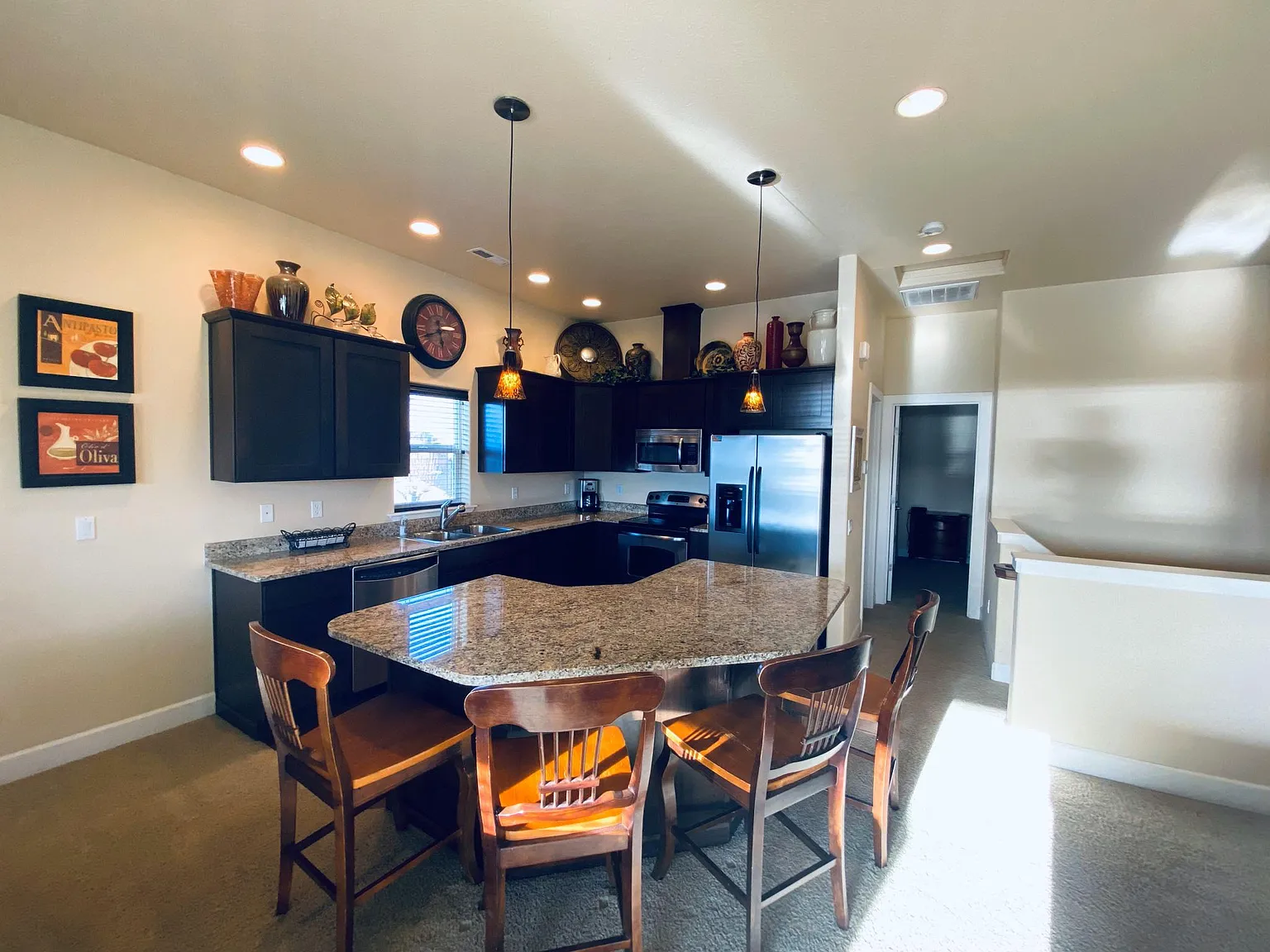 3 bed, 2.5 bath, 1960 sqft, $2,700 — Photo 4
