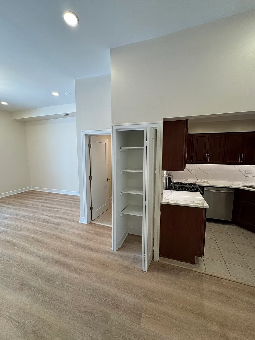 2 bed, 1.5 bath, 1200 sqft, $3,245 — Photo 4