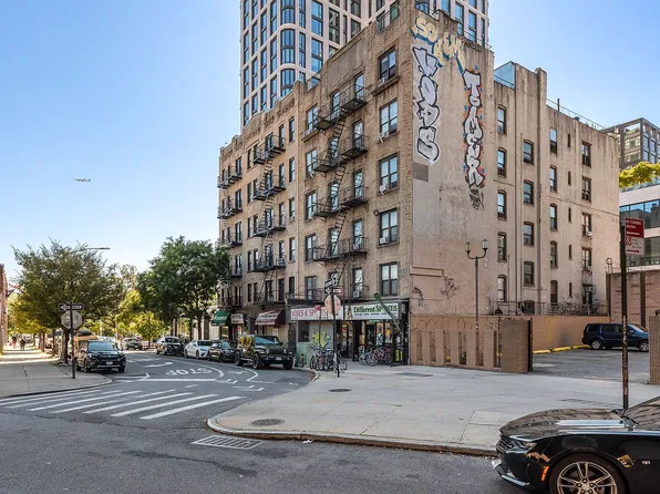 256 S 4th St APT 4, Brooklyn, NY 11211